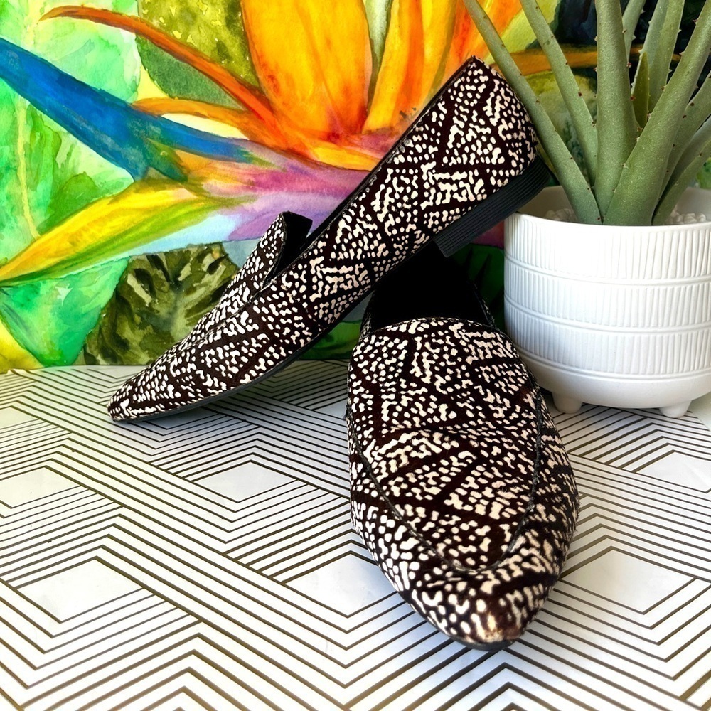 Bleecker and Bond brown and cream animal‎ print pointed toe flats sz 8